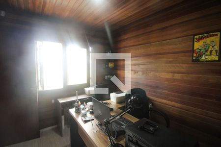 Casa à venda com 200m², 2 quartos e 2 vagasEscritório