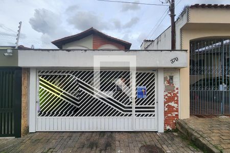 Casa à venda com 304m², 3 quartos e 4 vagas Casa à venda com 304m², 3 quartos e 4 vagasFachada