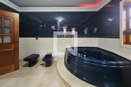 Casa à venda com 304m², 3 quartos e 4 vagas Casa à venda com 304m², 3 quartos e 4 vagasBanheiro da Suíte 1