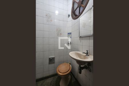 Casa à venda com 304m², 3 quartos e 4 vagas Casa à venda com 304m², 3 quartos e 4 vagasBanheiro de serviço