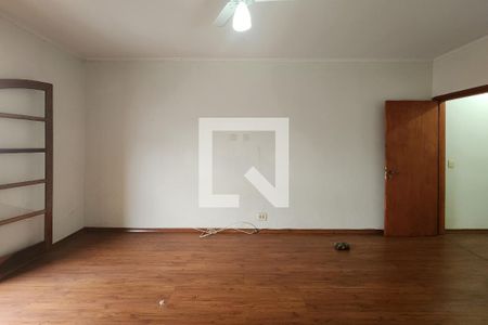 Casa à venda com 304m², 3 quartos e 4 vagas Casa à venda com 304m², 3 quartos e 4 vagasQuarto 2