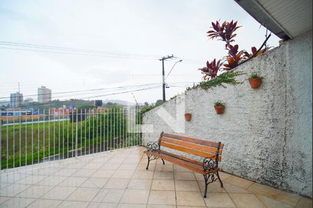 Casa à venda com 200m², 3 quartos e 2 vagasVaranda