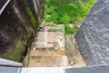 Casa para alugar com 50m², 2 quartos e 2 vagas Casa para alugar com 50m², 2 quartos e 2 vagasEscada Quintal Fundos