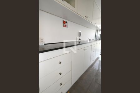 Apartamento à venda com 70m², 2 quartos e 2 vagasDetalhe da cozinha