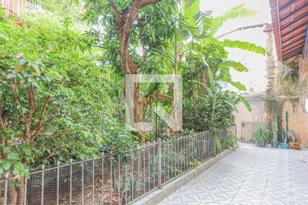 Casa à venda com 435m², 4 quartos e 8 vagas Casa à venda com 435m², 4 quartos e 8 vagasQuintal
