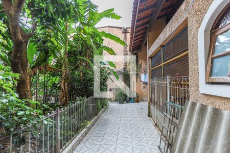 Casa à venda com 435m², 4 quartos e 8 vagas Casa à venda com 435m², 4 quartos e 8 vagasQuintal