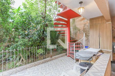 Casa à venda com 435m², 4 quartos e 8 vagas Casa à venda com 435m², 4 quartos e 8 vagasQuintal