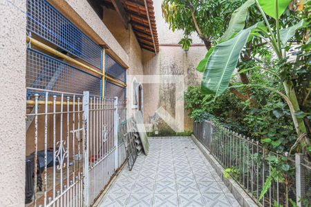 Quintal de casa à venda com 4 quartos, 435m² em Helena Maria, Osasco