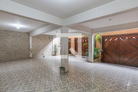 Casa à venda com 435m², 4 quartos e 8 vagas Casa à venda com 435m², 4 quartos e 8 vagasGaragem