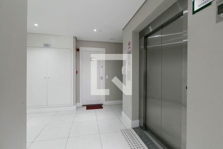 Apartamento à venda com 42m², 2 quartos e sem vaga Apartamento à venda com 42m², 2 quartos e sem vagaHall - Elevador