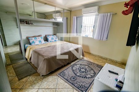 Suíte 1 de casa à venda com 3 quartos, 200m² em Jardim Maria Rosa, Taboão da Serra