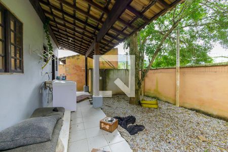 Casa de condomínio à venda com 300m², 4 quartos e 2 vagas Casa de condomínio à venda com 300m², 4 quartos e 2 vagasÁrea de Serviço