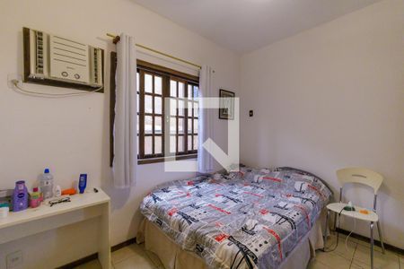 Casa de condomínio à venda com 300m², 4 quartos e 2 vagas Casa de condomínio à venda com 300m², 4 quartos e 2 vagasQuarto 1