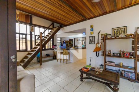 Casa de condomínio à venda com 300m², 4 quartos e 2 vagas Casa de condomínio à venda com 300m², 4 quartos e 2 vagasSala