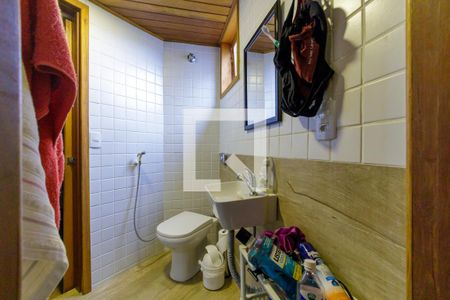 Casa de condomínio à venda com 300m², 4 quartos e 2 vagas Casa de condomínio à venda com 300m², 4 quartos e 2 vagasBanheiro Suítes Canadense