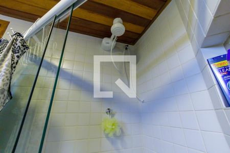 Casa de condomínio à venda com 300m², 4 quartos e 2 vagas Casa de condomínio à venda com 300m², 4 quartos e 2 vagasBanheiro Suítes Canadense