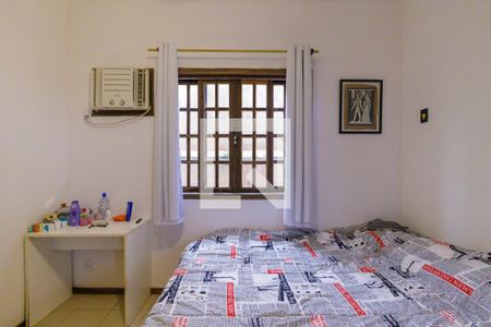 Casa de condomínio à venda com 300m², 4 quartos e 2 vagas Casa de condomínio à venda com 300m², 4 quartos e 2 vagasQuarto 1