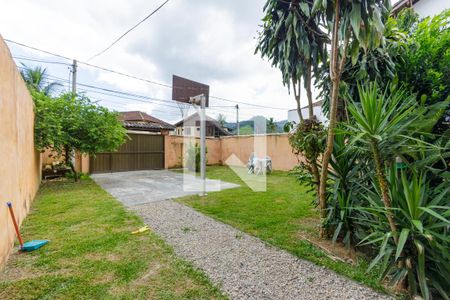 Casa de condomínio à venda com 300m², 4 quartos e 2 vagas Casa de condomínio à venda com 300m², 4 quartos e 2 vagasQuintal