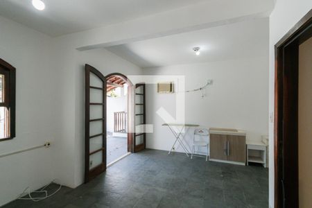 Casa de condomínio à venda com 359m², 3 quartos e 3 vagas Casa de condomínio à venda com 359m², 3 quartos e 3 vagasSuíte 2