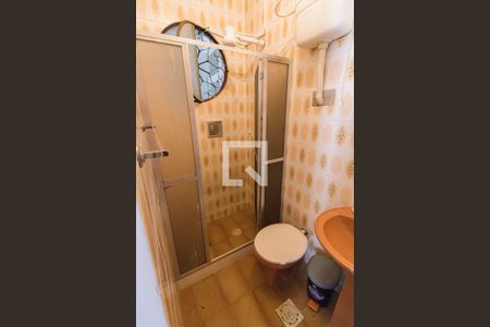 Casa de condomínio à venda com 359m², 3 quartos e 3 vagas Casa de condomínio à venda com 359m², 3 quartos e 3 vagasBanheiro da Suíte 2 e Social