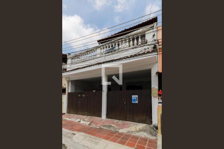 Casa de condomínio à venda com 359m², 3 quartos e 3 vagas Casa de condomínio à venda com 359m², 3 quartos e 3 vagasFachada