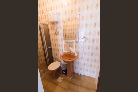 Casa de condomínio à venda com 359m², 3 quartos e 3 vagas Casa de condomínio à venda com 359m², 3 quartos e 3 vagasBanheiro da Suíte 2 e Social