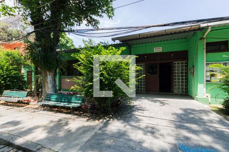 Casa de condomínio à venda com 359m², 3 quartos e 3 vagas Casa de condomínio à venda com 359m², 3 quartos e 3 vagasCondomínio