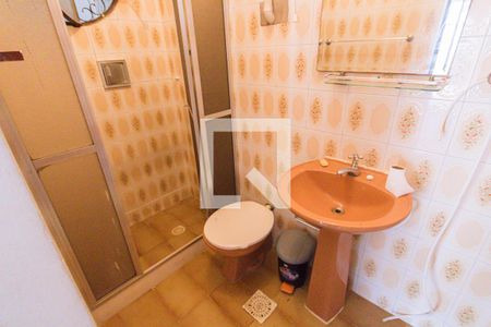 Casa de condomínio à venda com 359m², 3 quartos e 3 vagas Casa de condomínio à venda com 359m², 3 quartos e 3 vagasBanheiro da Suíte 2 e Social