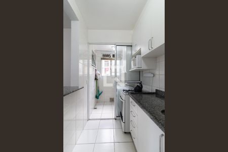 Cozinha e Área de Serviço de apartamento à venda com 3 quartos, 64m² em Cristal, Porto Alegre