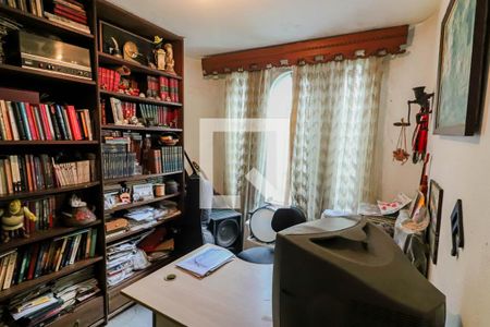 Escritorio de casa à venda com 4 quartos, 300m² em Caxingui, São Paulo