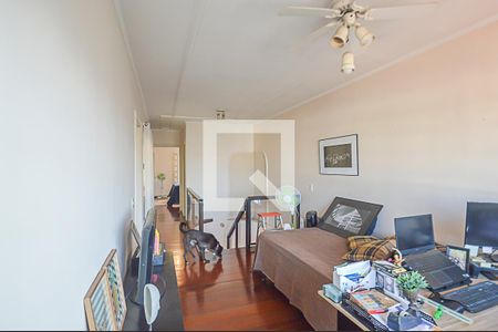 Casa à venda com 279m², 4 quartos e 6 vagas Casa à venda com 279m², 4 quartos e 6 vagasEscritório