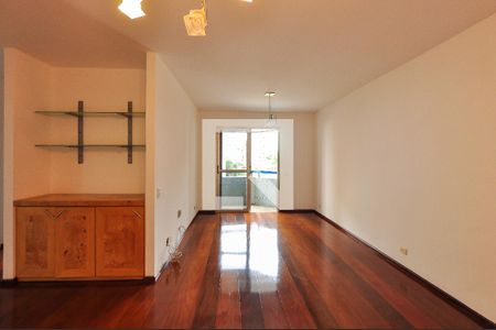 Apartamento para alugar com 71m², 2 quartos e 1 vagaSala