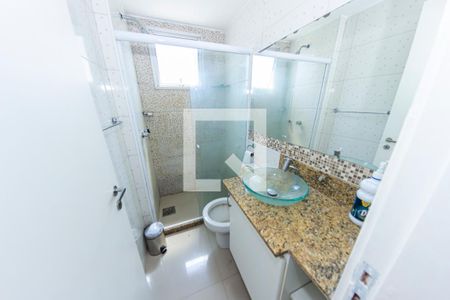 Banheiro de apartamento para alugar com 2 quartos, 55m² em Jardim Sulacap, Rio de Janeiro