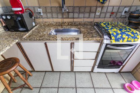 Apartamento à venda com 200m², 3 quartos e 2 vagas Apartamento à venda com 200m², 3 quartos e 2 vagasArmário da Cozinha