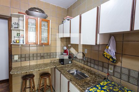 Apartamento à venda com 200m², 3 quartos e 2 vagas Apartamento à venda com 200m², 3 quartos e 2 vagasCozinha