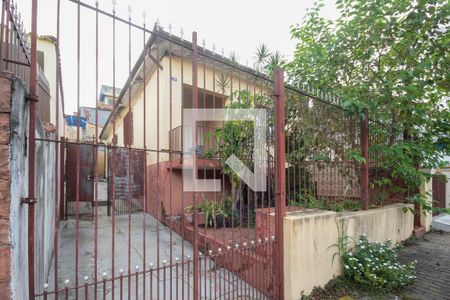 Casa à venda com 240m², 3 quartos e 2 vagas Casa à venda com 240m², 3 quartos e 2 vagasFachada