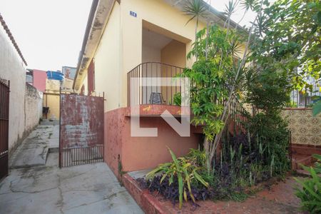 Casa à venda com 240m², 3 quartos e 2 vagas Casa à venda com 240m², 3 quartos e 2 vagasFrente da Casa