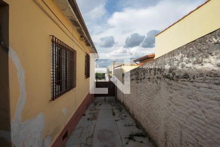 Casa à venda com 240m², 3 quartos e 2 vagas Casa à venda com 240m², 3 quartos e 2 vagascorredor externo