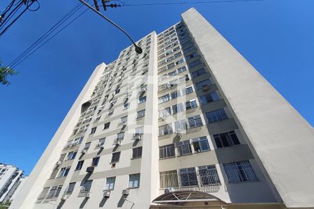 Apartamento à venda com 60m², 2 quartos e 1 vaga Apartamento à venda com 60m², 2 quartos e 1 vagaFachada