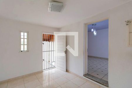 Casa à venda com 100m², 2 quartos e 2 vagas Casa à venda com 100m², 2 quartos e 2 vagasEntrada