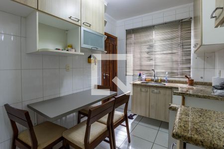 Casa para alugar com 250m², 2 quartos e 2 vagasCozinha