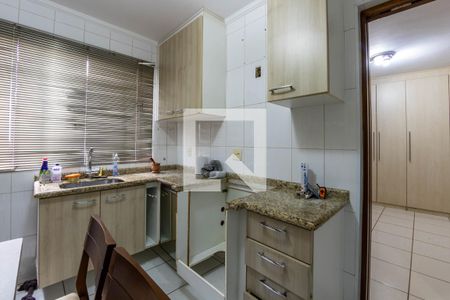 Casa para alugar com 250m², 2 quartos e 2 vagasCozinha