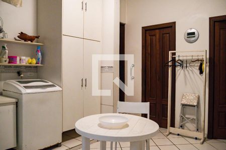 Casa à venda com 347m², 4 quartos e 2 vagasLavanderia