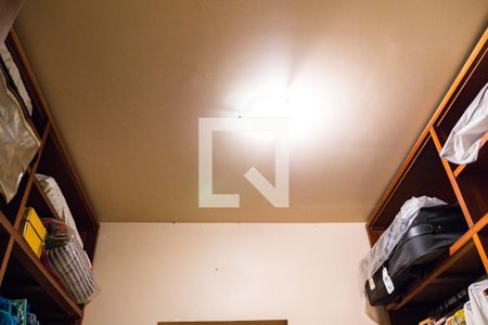 Casa à venda com 347m², 4 quartos e 2 vagasCloset da suíte