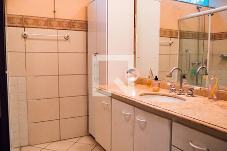 Casa à venda com 347m², 4 quartos e 2 vagasBanheiro Social