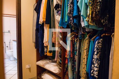 Casa à venda com 347m², 4 quartos e 2 vagasCloset da suíte