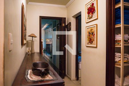 Casa à venda com 347m², 4 quartos e 2 vagasCorredor