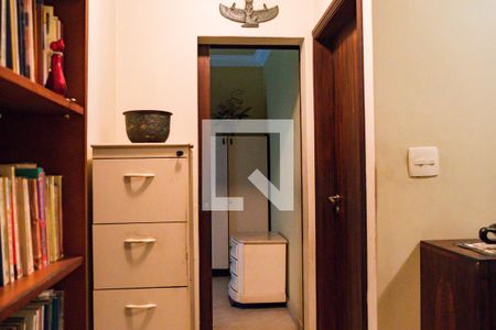 Casa à venda com 347m², 4 quartos e 2 vagasCorredor