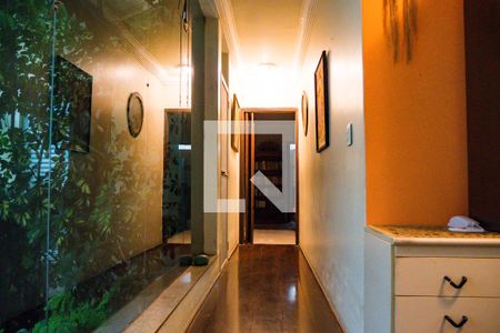 Casa à venda com 347m², 4 quartos e 2 vagasCorredor