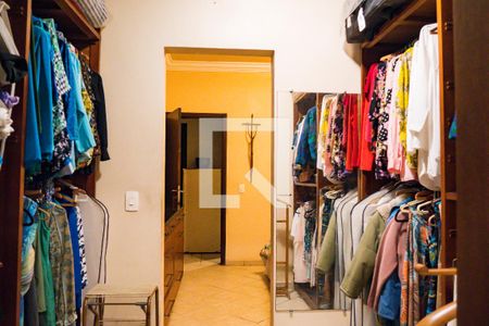Casa à venda com 347m², 4 quartos e 2 vagasCloset da suíte